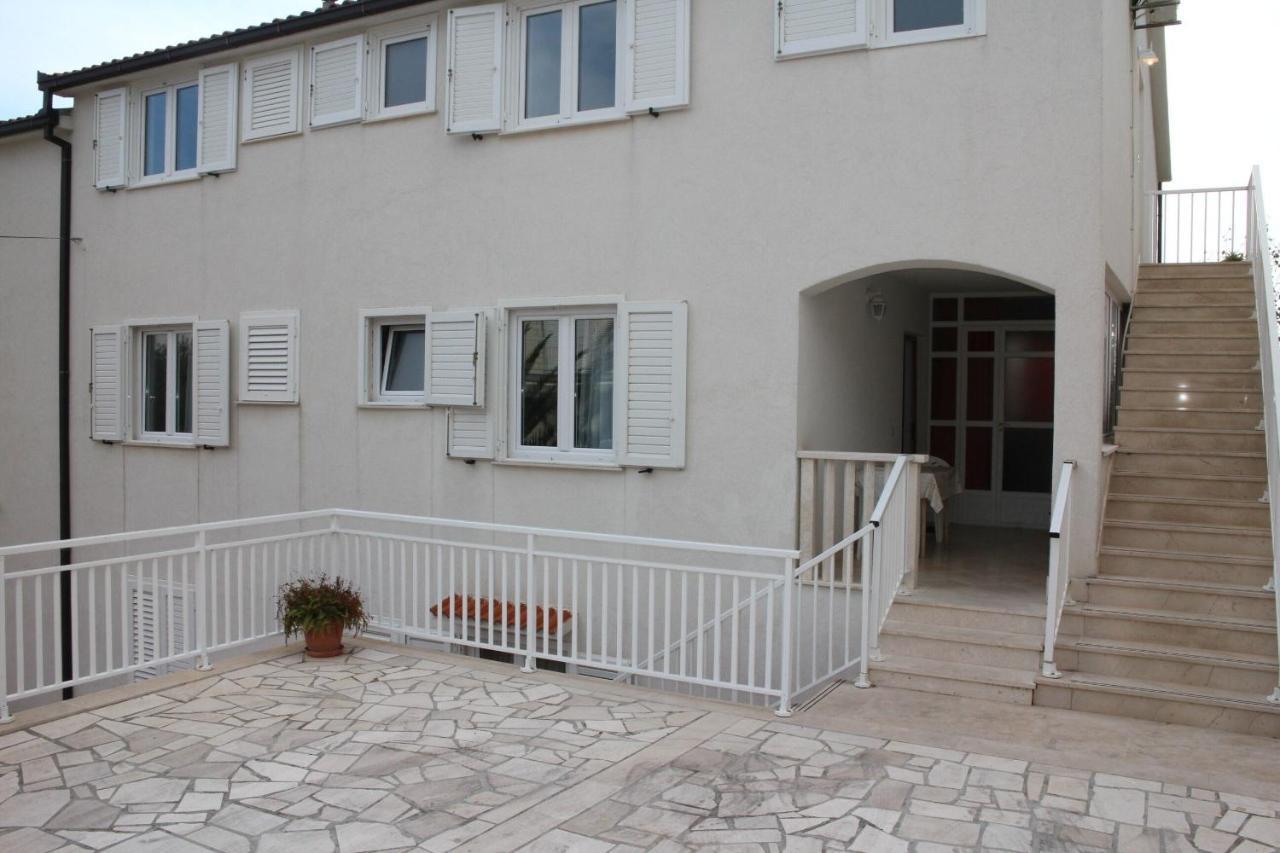 טרוגיר Apartments Tily מראה חיצוני תמונה